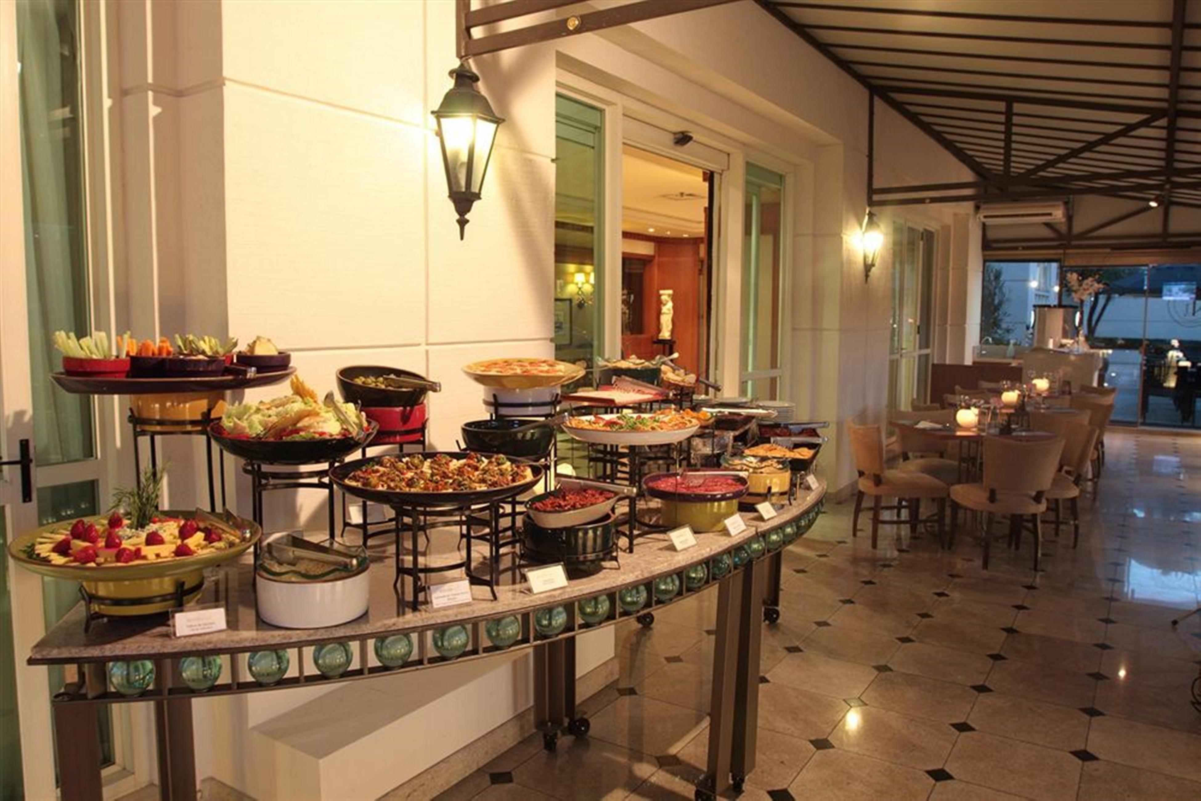Gran Estanplaza Berrini Hotel São Paulo Buitenkant foto A buffet at a hotel