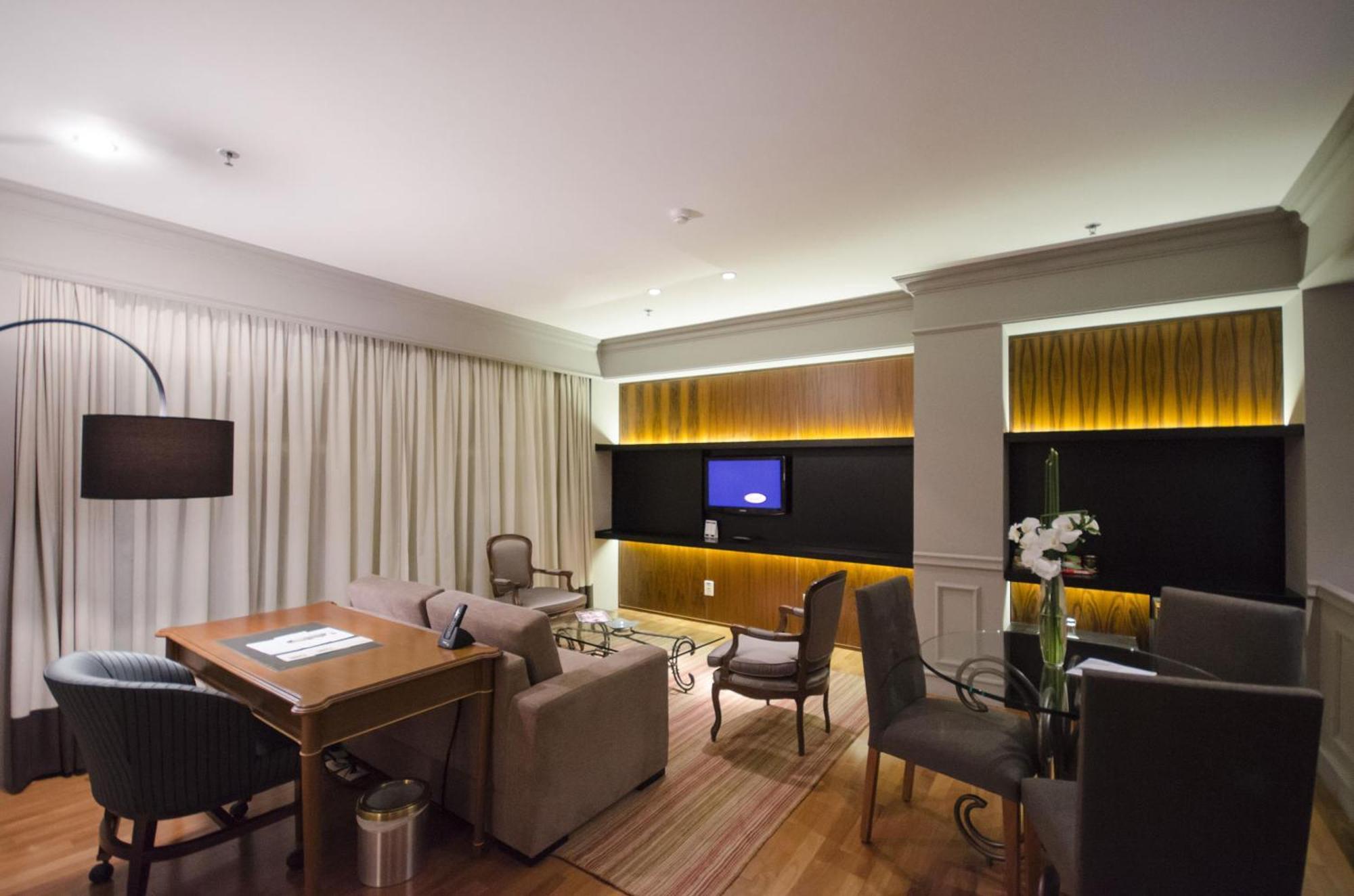 Gran Estanplaza Berrini Hotel São Paulo Kamer foto A living room in a suite at the Mandarin Oriental, Santiago
